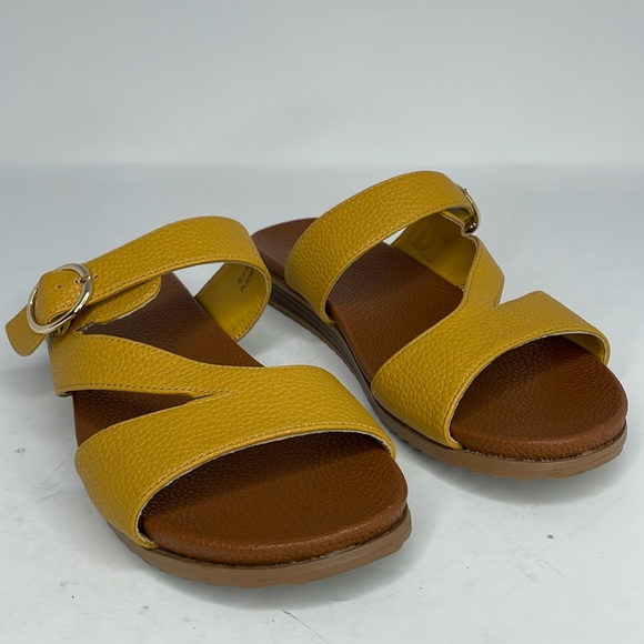 EUC Flex Step Women’s Sandals Color Mustard Yellow Size 9.5W - Picture 1 of 9
